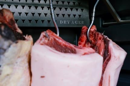 LindenGut Hofladen Bio Fleisch aus Reifeschrank